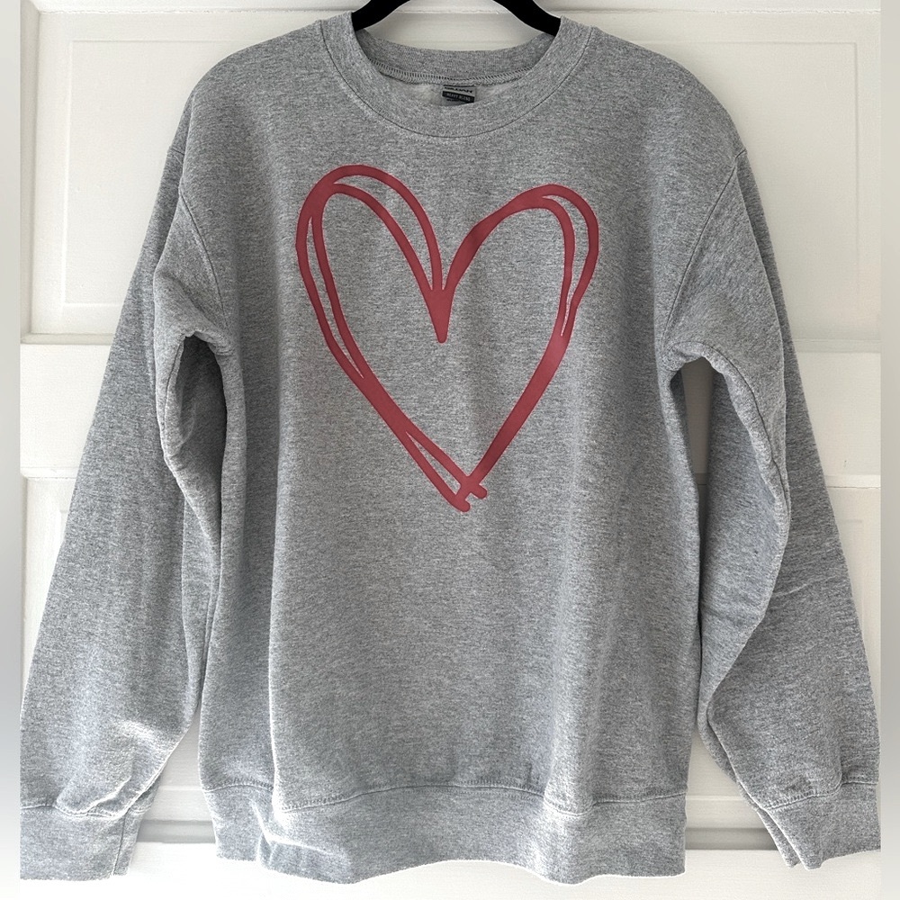 ❤️Heart Graphic sweatshirt by Gildan❤️